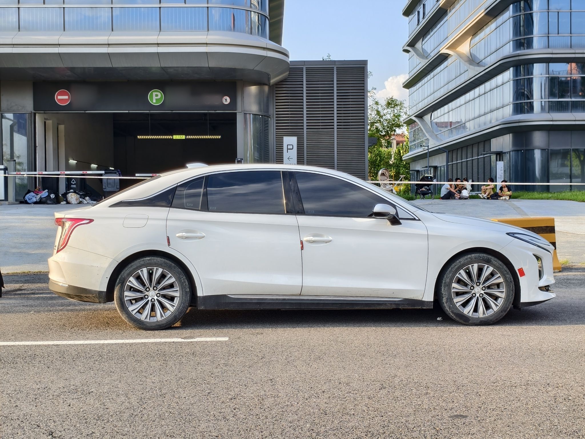 Hongqi E-QM5 2023 620km PLUS — снимка 7