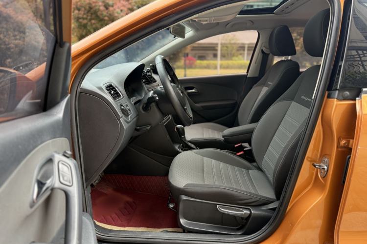 Used Volkswagen Polo 2016 1.6L Cross Polo Automatic Interior 4