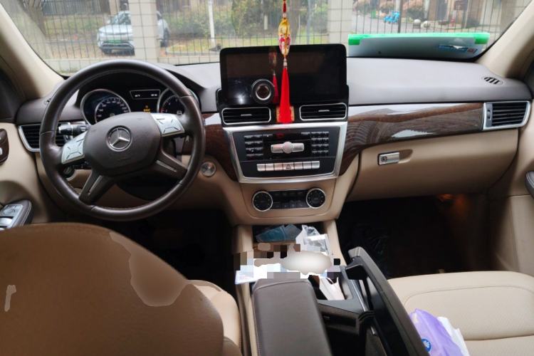 Used Mercedes-Benz M-Class 2012 ML 350 Luxury Edition Center Console