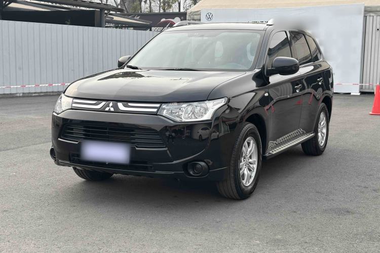 Used Mitsubishi Outlander (Import) 2013 2.0L Two-Wheel Drive Sport Navigation Version 5 Seats