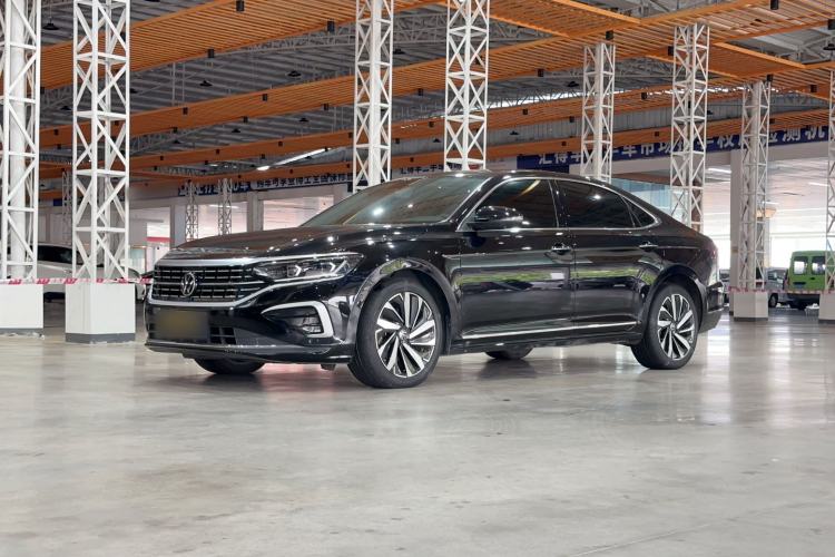 Used Volkswagen Passat 2023 Facelift 330TSI Luxury Edition Exterior 1