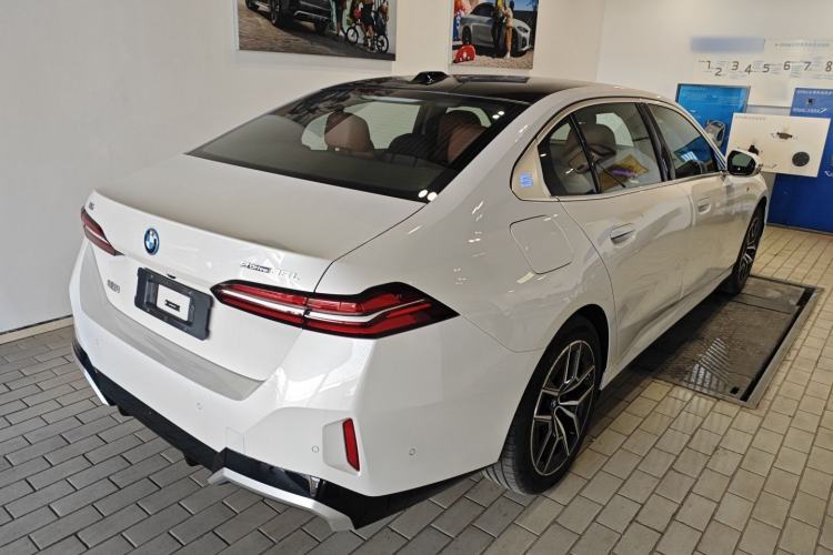 Used BMW i5 2024 eDrive 35L M Sport Package Rear Right 45 Deg