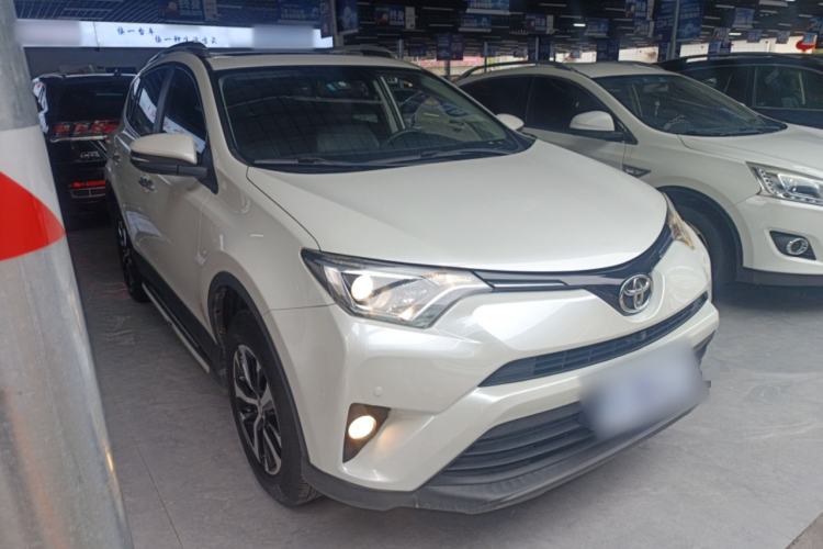 Used Toyota RAV4 2016 2.0L CVT Two-Wheel Drive Fashion Edition China V Standard
