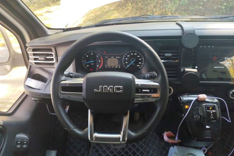 Used JMC Fushun 2023 2.0T Automatic Short-Wheelbase Mid-Height Commercial Multi-Purpose Passenger Vehicle 5 Seats