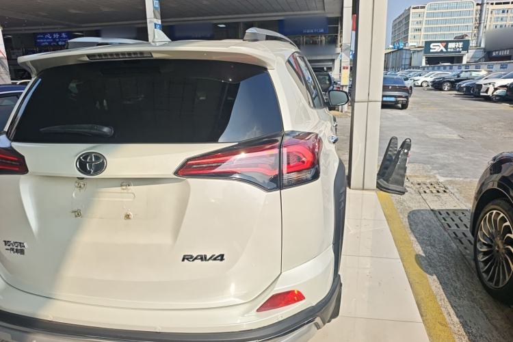 Used Toyota RAV4 2019 2.0L CVT Two-Wheel Drive Fashion X Limited Edition China VI Standard