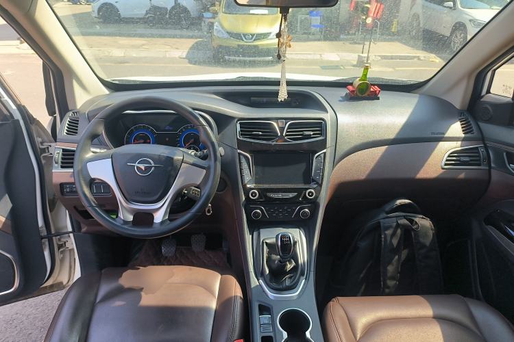 Used Haima Fumei F7 2017 1.5T 7-Seater Manual Standard Edition Center Console