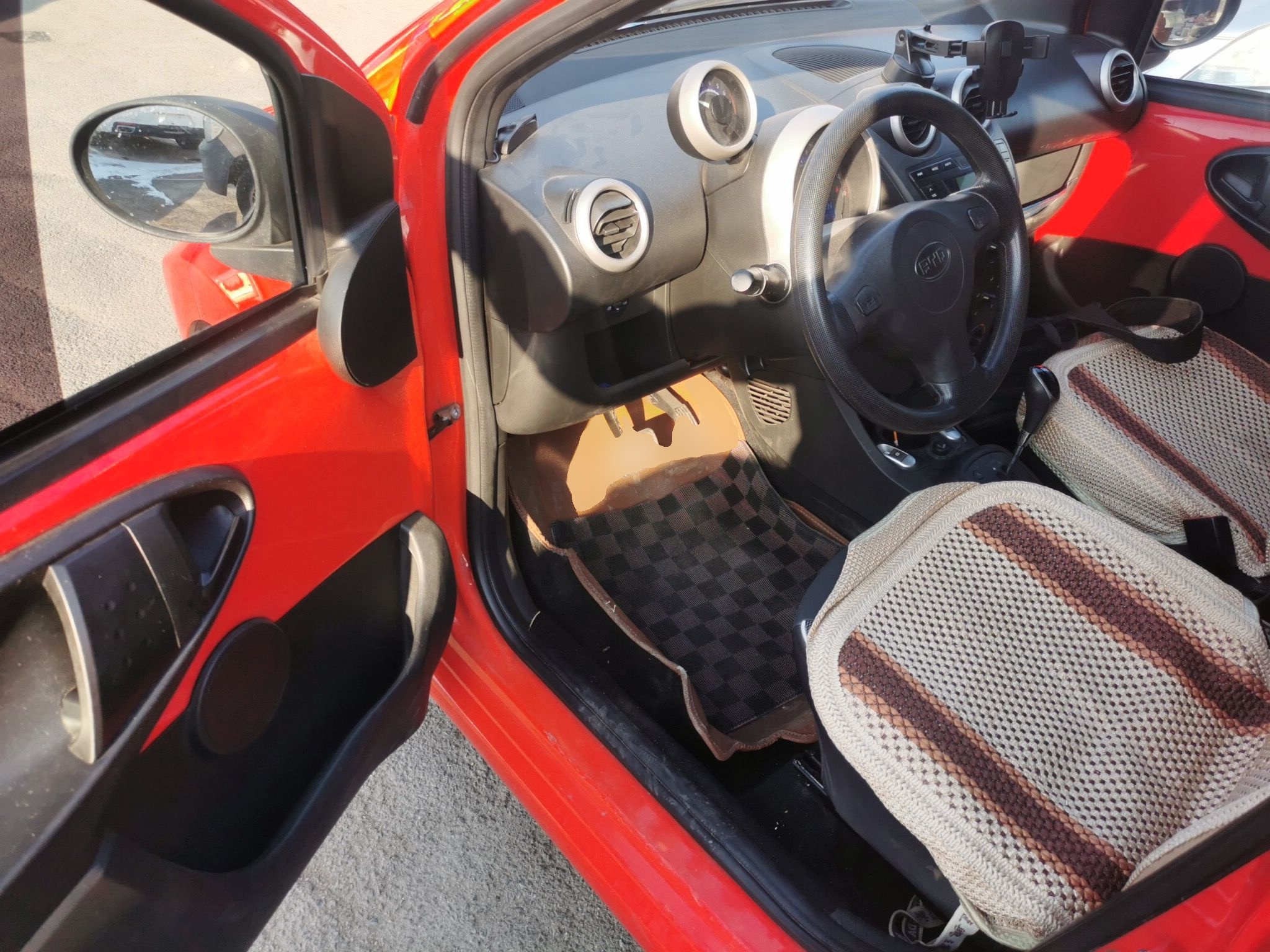 Переднее сиденье в автомобиле