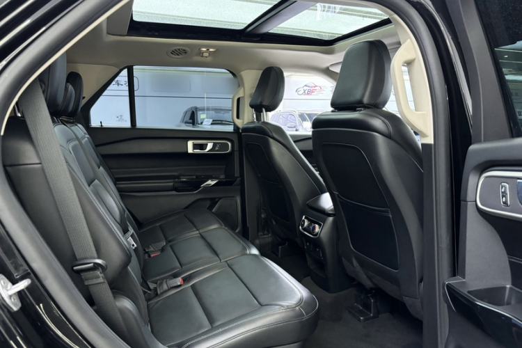 Used Ford Explorer 2020 EcoBoost 285 4x4 Trend Edition 7-Seater Interior 4