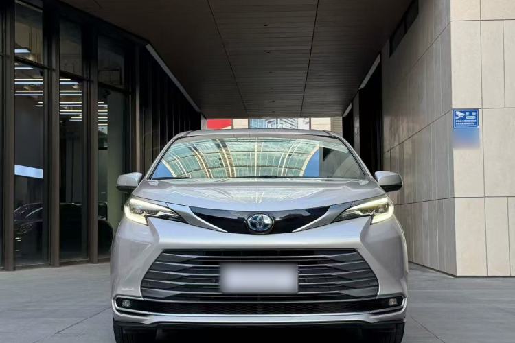 Used Toyota Sienna 2021 2.5L Hybrid Premium Edition
