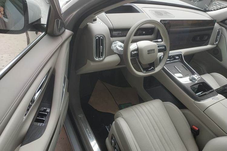 Used Geely Galaxy M9 2025 Model 210km Four-Wheel-Drive Leading Edition Driver Seat