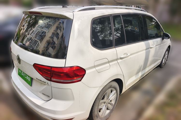 Used Volkswagen Touran 2016 Volkswagen Touran L 280TSI Manual Trend Edition
