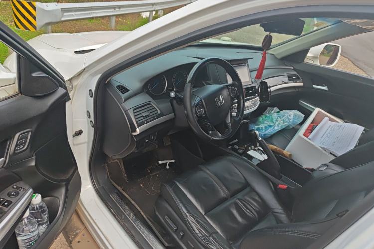 Used Honda Crosstour 2014 3.0L AWD Prestige Edition Driver Seat