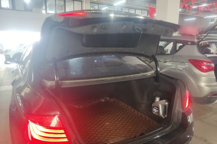 Used BMW 5 Series 2014 525Li Leading Model
