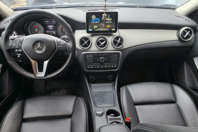 Used Mercedes-Benz GLA 2016 GLA 220 4MATIC Fashion Edition Center Console