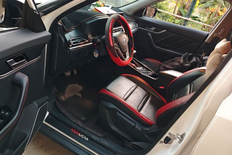 Used Venucia T60 2018 1.6L CVT Smart & Fun Version China V Standard Driver Seat