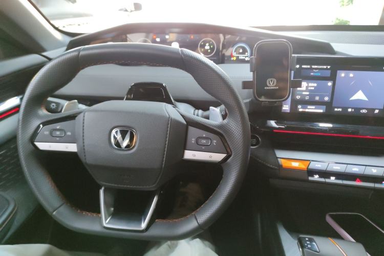 Used CHANGAN UNI-V 2024 1.5T Prestige Sport Edition Center Console