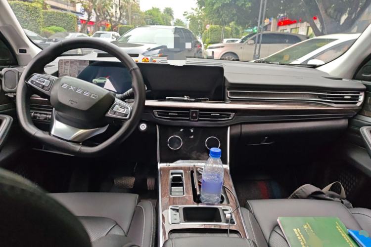 Used EXEED Lanyue 2021 390T Two-Wheel Drive Starry Edition Center Console