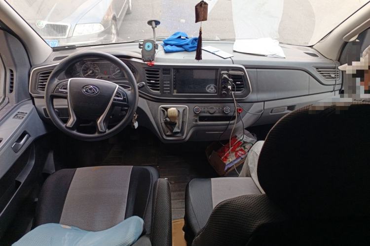 Used SAIC MAXUS Xintu V80 2023 2.0T Manual Classic Aoyuntong Short Wheelbase Mid-Roof 5/6-Seater