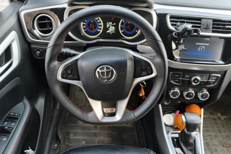 Used Brilliance V3 2015 1.5L Automatic Elite Model Steering Wheel