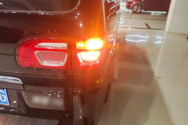 Used FORTHING Lingzhi 2020 M5L 1.6L Luxury 7-Seater Right Rear Taillight