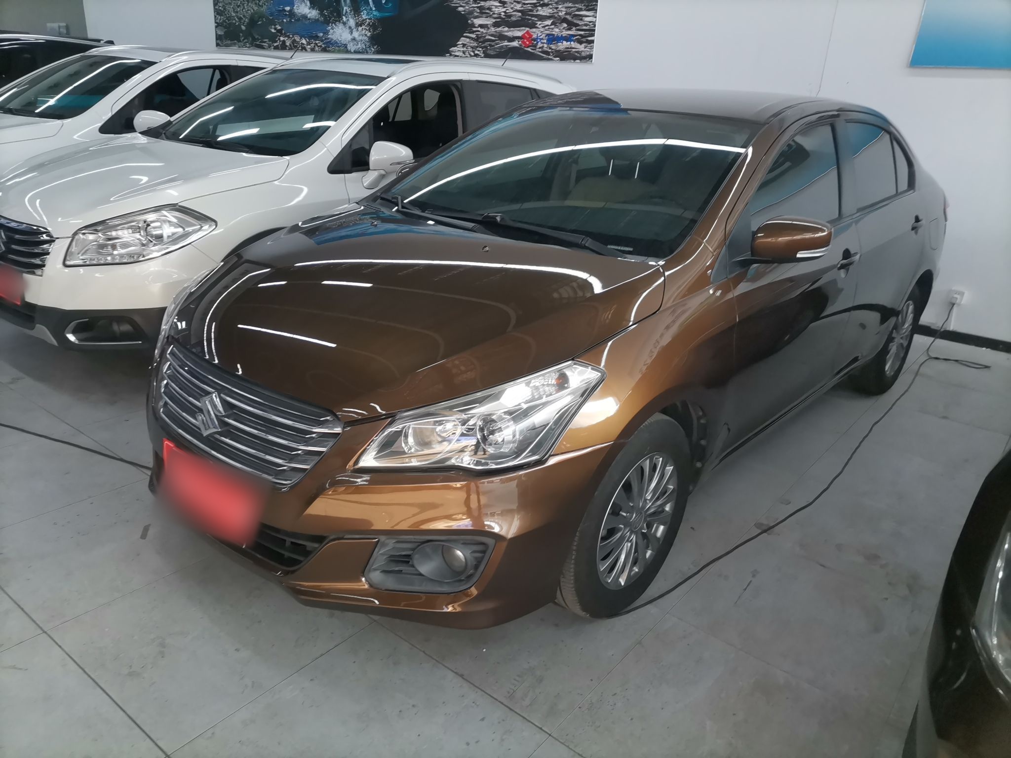 تحت مقدمة السيارة