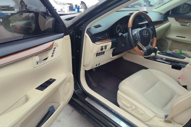 Used Lexus ES 2014 300h Luxury Edition