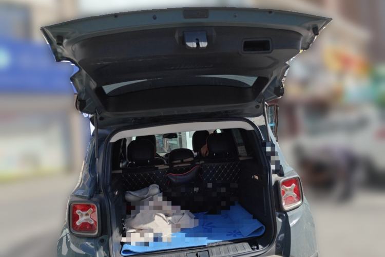 Used Jeep Renegade 2016 2.0L Automatic Four-Wheel Drive 75th Anniversary Tribute Edition Trunk