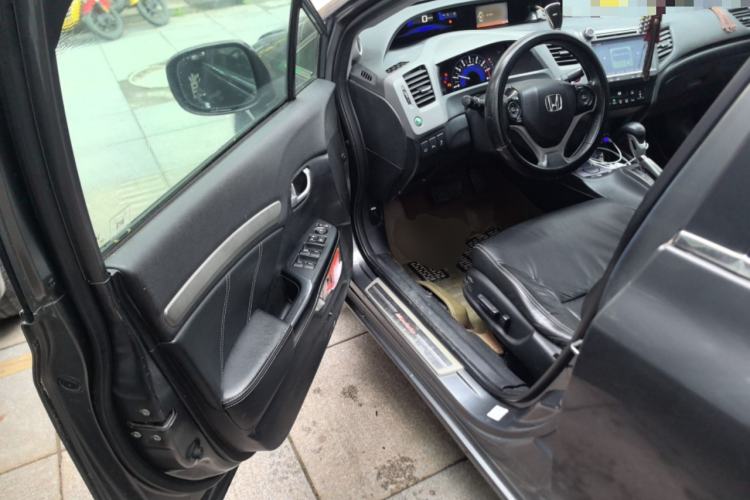 Used Honda Civic 2012 1.8L automatic luxury edition Driver Seat