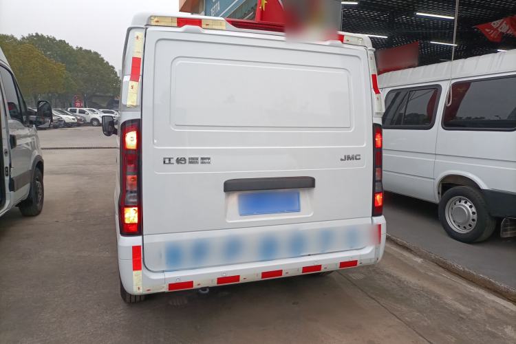 Used JMC Fushun 2023 2.0T Manual Short-Wheelbase Low-Roof Commercial Van 2/3 Seats with Lift-Up Tailgate