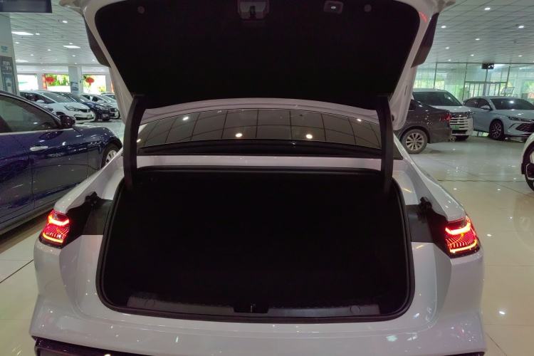 Used Geely Galaxy E8 2025 700 km Long-Range Intelligent Driving Version
