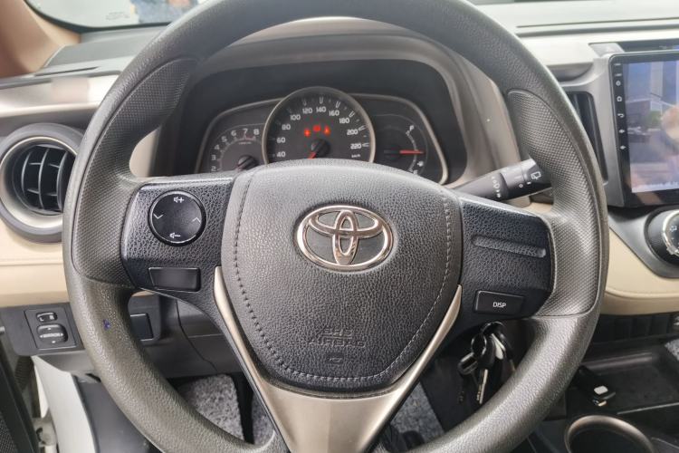Used Toyota RAV4 2013 2.0L CVT Two-Wheel Drive Urban Edition Steering Wheel