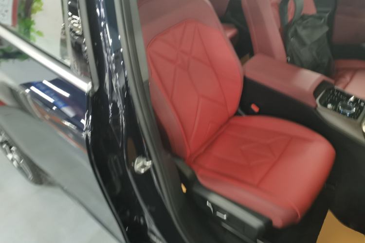 Used BMW X3 2025 xDrive30L Luxury Edition M Sport Package Right Front Seat