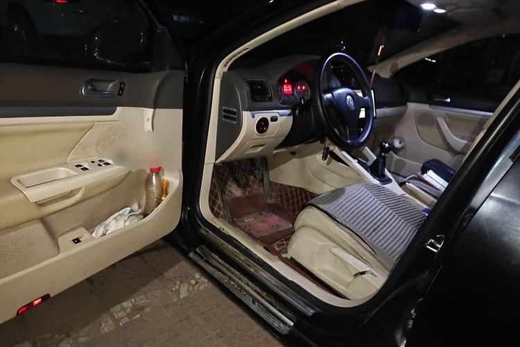 Used Volkswagen Sagitar 2009 1.6L Manual Comfort Edition
