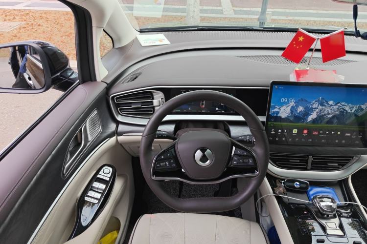 Used Denza D9 2024 DM-i 1050 Luxury Model Steering Wheel