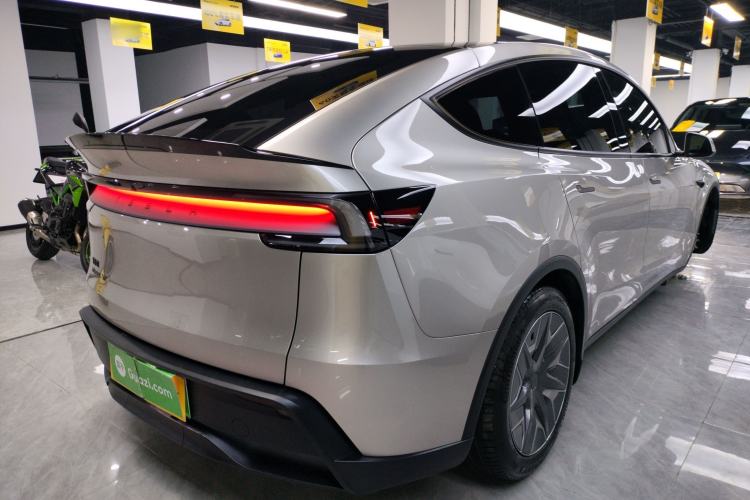 Used Tesla Model Y L 2025 Model Long-Range All-Wheel-Drive Version