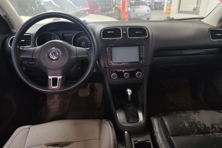 Used Volkswagen Golf 2012 1.6L Automatic Comfort Model Center Console