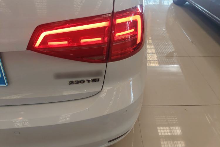 Used Volkswagen Sagitar 2017 230TSI Automatic Comfort Version
