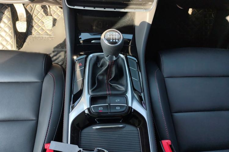Used MG HS 2019 20T Manual Two-Wheel Drive Luxury Edition China VI Standard

