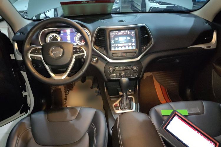 Used Jeep Cherokee 2020 2.0L Two-Wheel Drive Classic Sports Edition