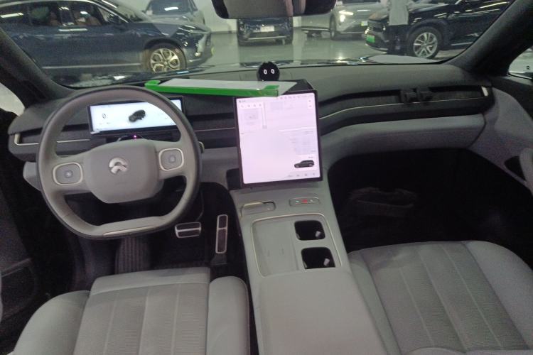 Used Nio ES8 2024 75 kWh Executive Edition Center Console