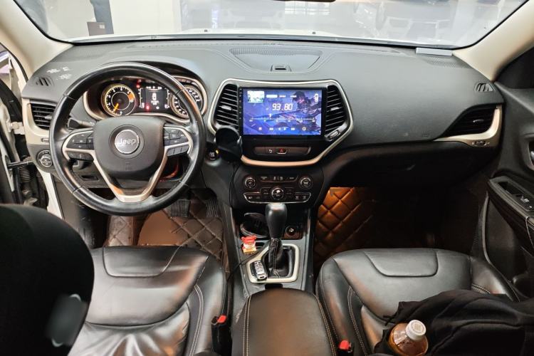 Used Jeep Cherokee 2016 2.4L Leading Edition Center Console