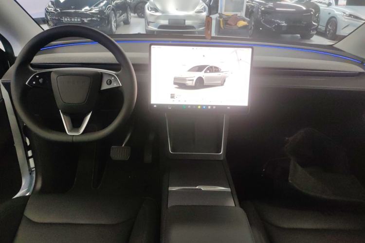 Used Tesla Model Y 2025 Rear-Wheel-Drive Version Center Console