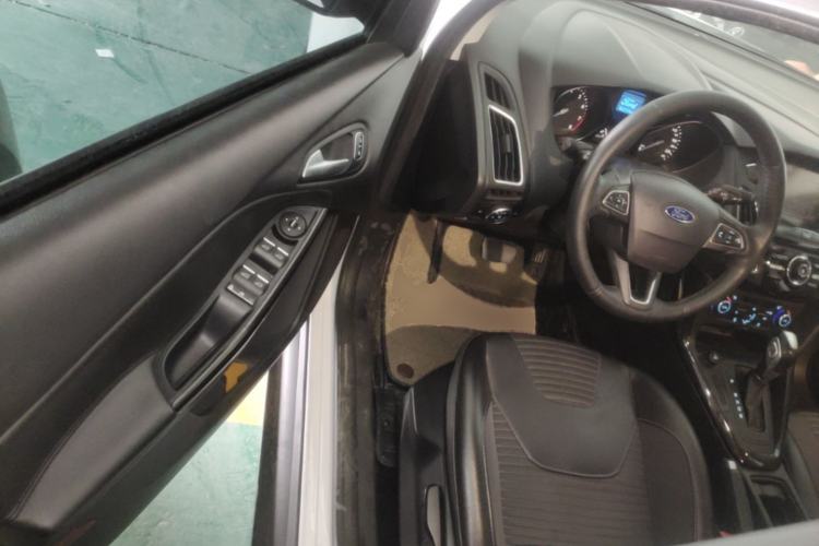 Used Ford Focus 2015 Hatchback 1.6L Automatic Fashion Edition
