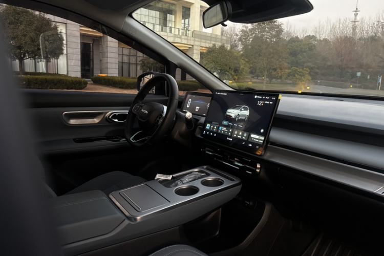 Used AION Y 2024 Younger Interior 13