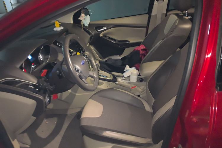 Used Ford Focus 2012 Hatchback 1.6L Automatic Fashion Edition
