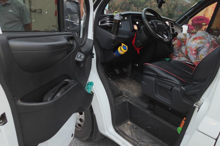 Used JMC Fushun 2022 2.0T Manual Van Long Wheelbase High Roof 3-Seater