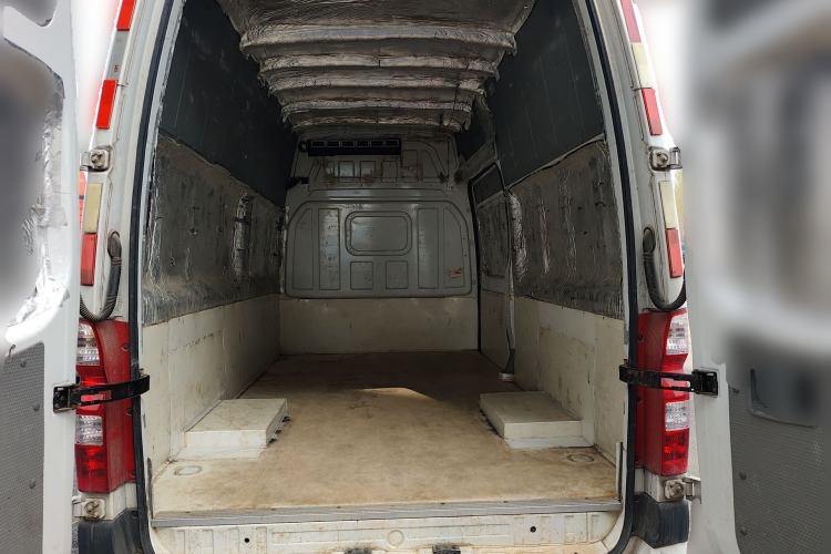 Used Foton Toano 2024 Joy Elephant Van Cummins 2.8T Manual Transmission Long Wheelbase Ultra-High Roof Rear Dual Tires 3-Seater
