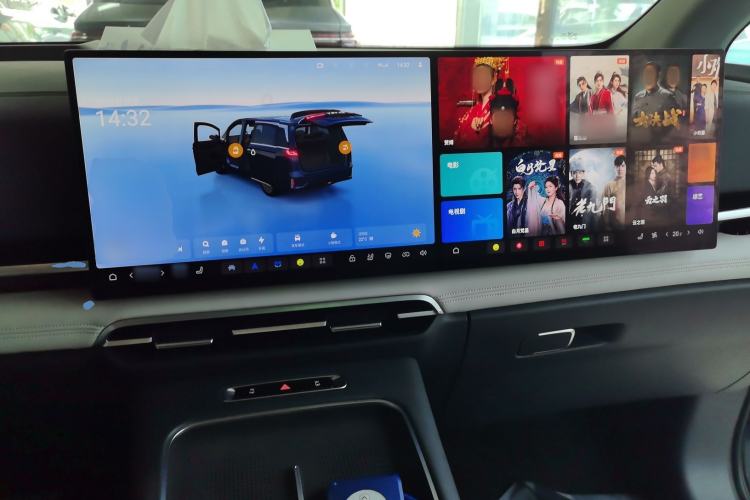 Used VOYAH Dream 2025 PHEV Four-Wheel-Drive Flagship Kunpeng Edition Center Console