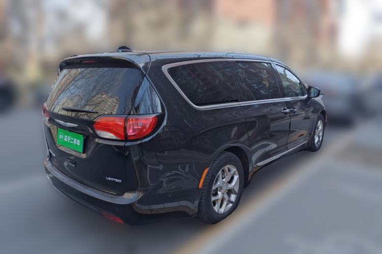 Used Chrysler Grand Voyager 2017 3.6L Premium Edition