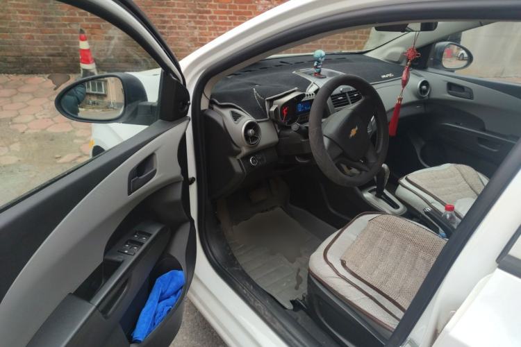 Used Chevrolet Aveo Sonic 2013 Sedan 1.4L Automatic with Sunroof